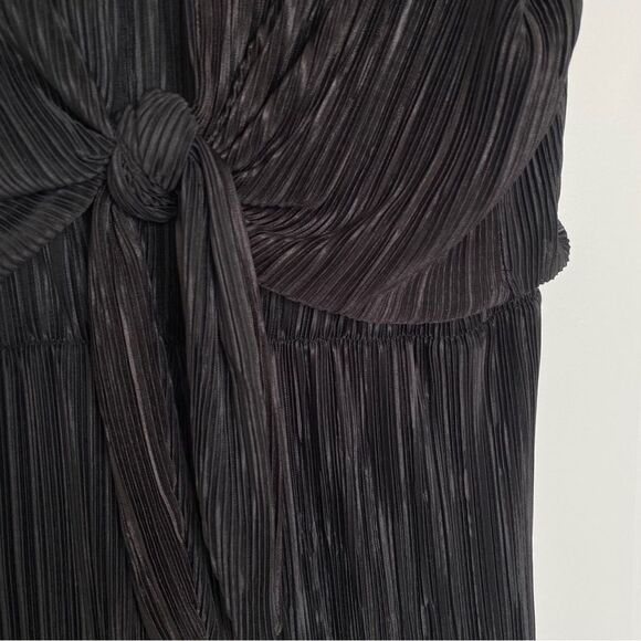 NEW LOOK | Pleated Jumpsuit - Picture 3 of 14